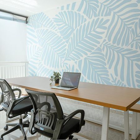 Bali Bustle Pararaton Coliving And Coworking Space Legian Eksteriør bilde