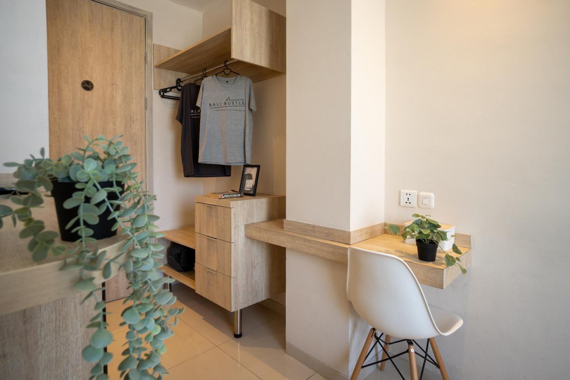 Bali Bustle Pararaton Coliving And Coworking Space Legian Eksteriør bilde