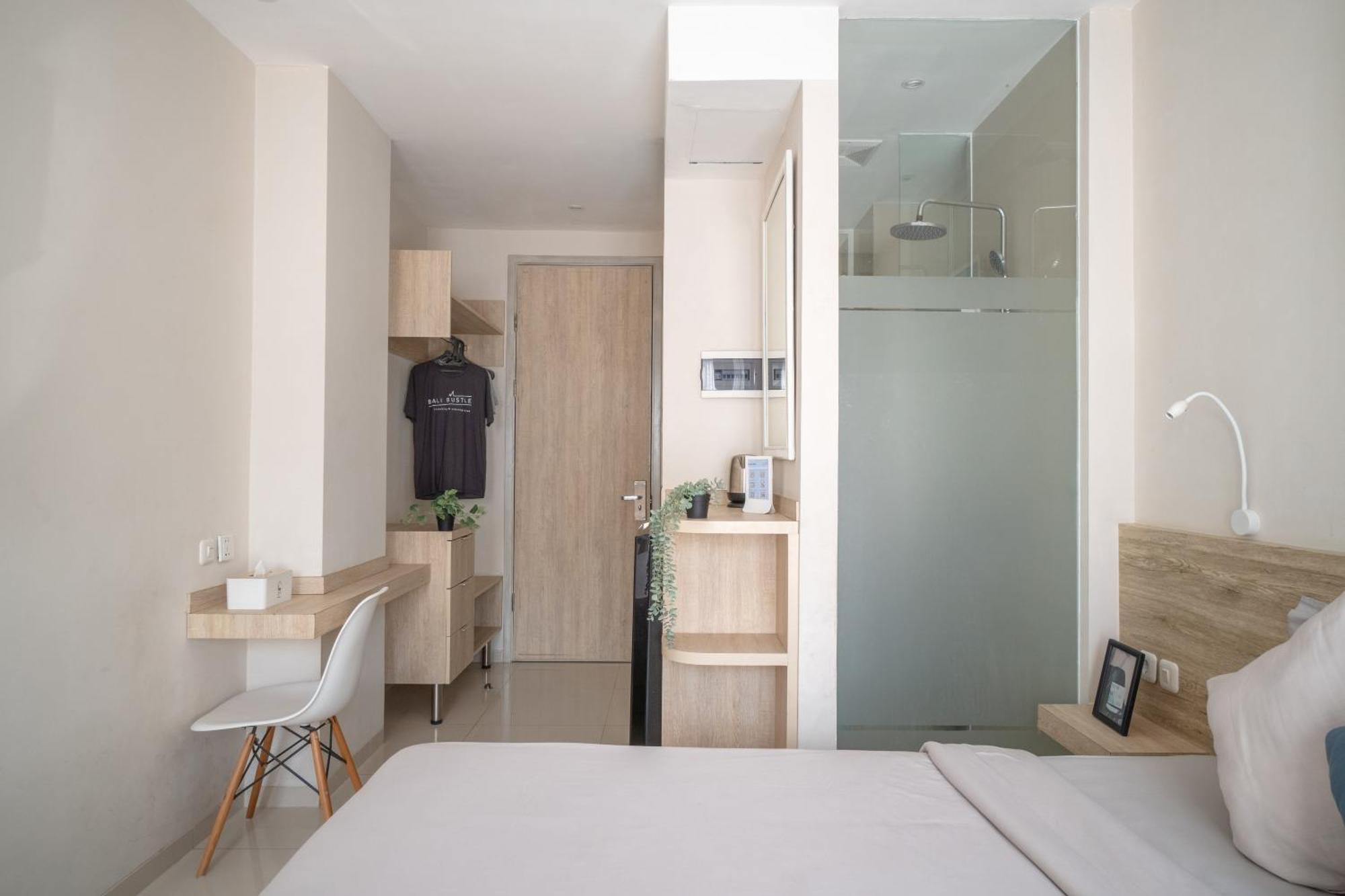 Bali Bustle Pararaton Coliving And Coworking Space Legian Eksteriør bilde