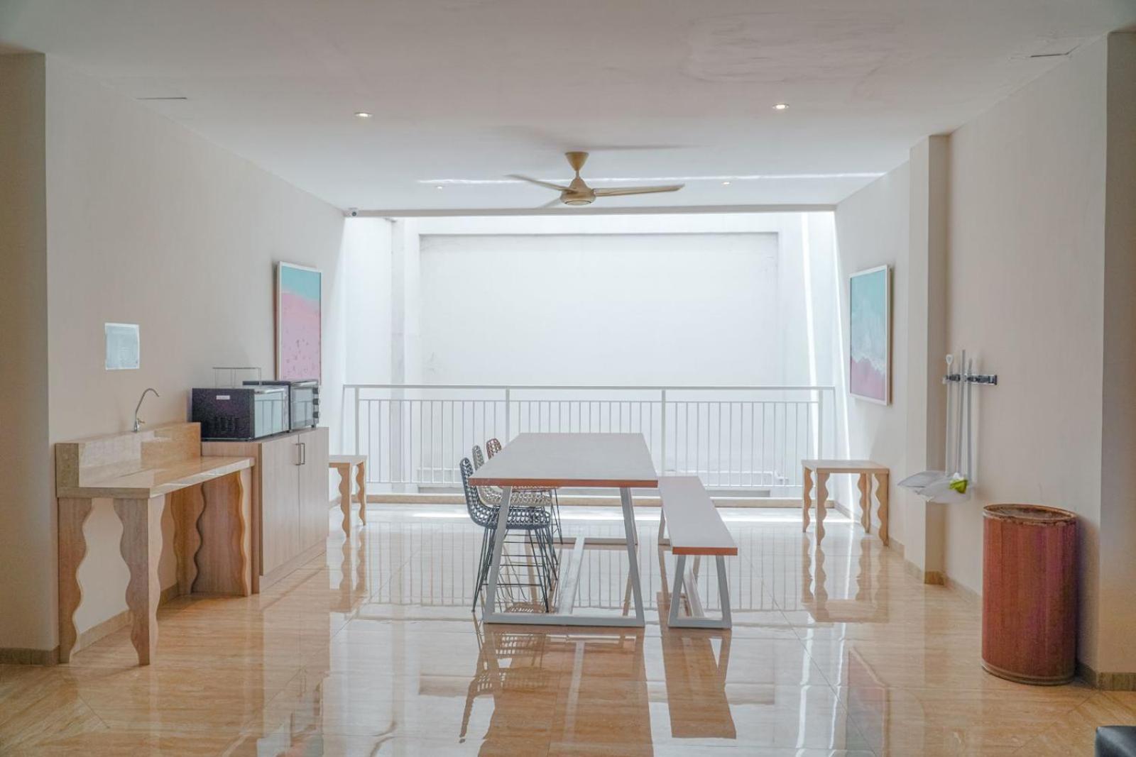 Bali Bustle Pararaton Coliving And Coworking Space Legian Eksteriør bilde